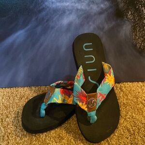 Unisa hawaian style sandals 🏖️🌺 👍